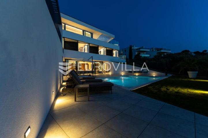 Murter, Slanica, luksuzna dizajnerska vila s bazenom