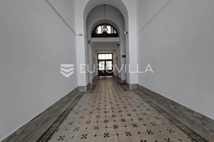 Rijeka, stan u centru 64,09 m², idealna lokacija, blizina mora i Korza
