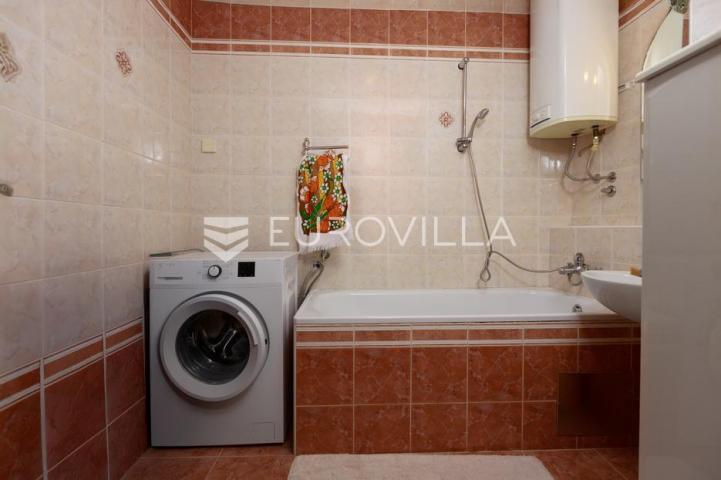 Rijeka, Krnjevo, komforan uređen stan površine 82 m², lođa