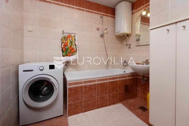 Rijeka, Krnjevo, komforan uređen stan površine 82 m², lođa