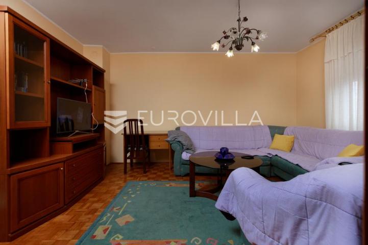 Rijeka, Krnjevo, komforan uređen stan površine 82 m², lođa