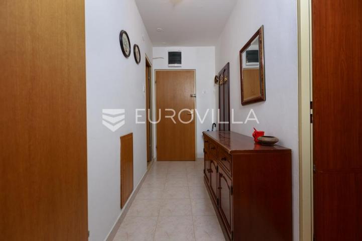 Rijeka, Krnjevo, komforan uređen stan površine 82 m², lođa