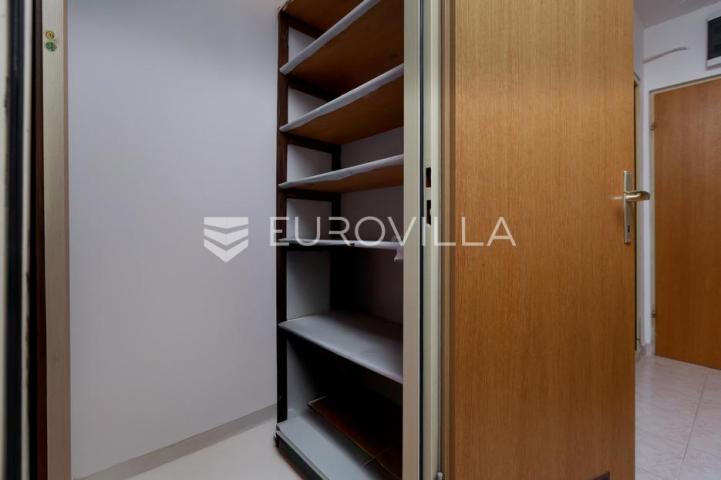 Rijeka, Krnjevo, komforan uređen stan površine 82 m², lođa