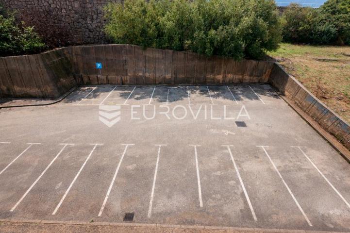 Rijeka, Krnjevo, komforan uređen stan površine 82 m², lođa