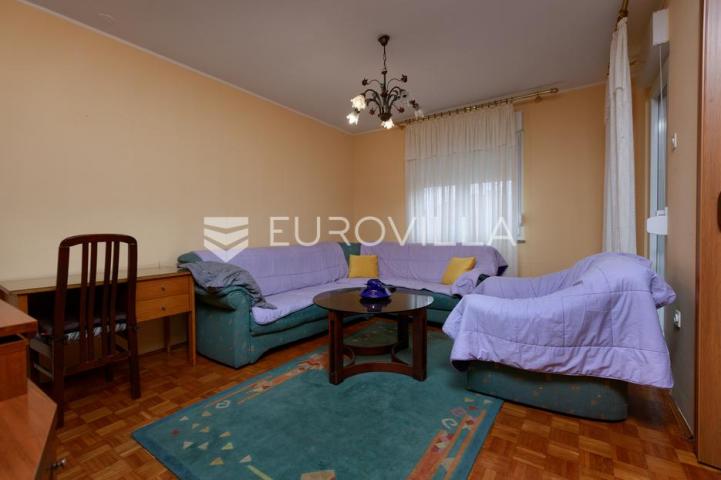Rijeka, Krnjevo, komforan uređen stan površine 82 m², lođa