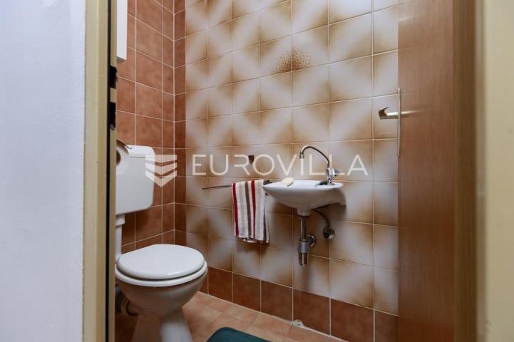 Rijeka, Krnjevo, komforan uređen stan površine 82 m², lođa