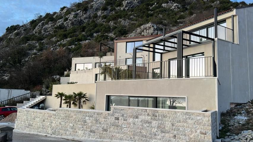 Prodaja luksuzne vile sa bazenom 257m2 i panoramskim pogledom na more– Kuljače, Budva