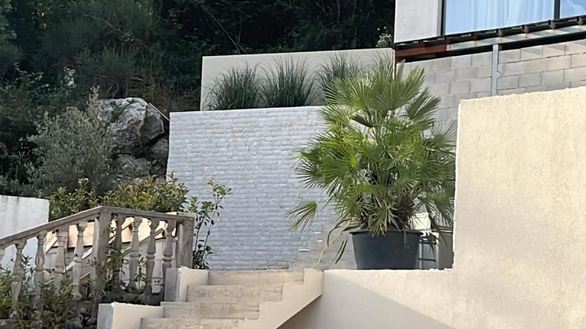 Prodaja luksuzne vile sa bazenom 257m2 i panoramskim pogledom na more– Kuljače, Budva