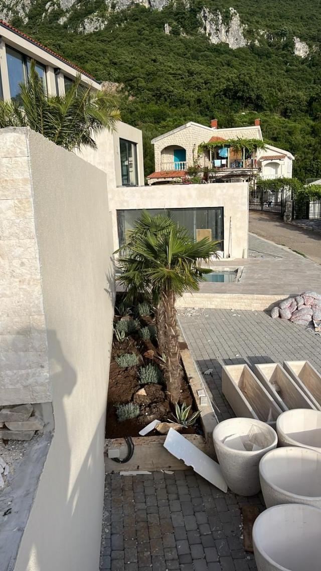 Prodaja luksuzne vile sa bazenom 257m2 i panoramskim pogledom na more– Kuljače, Budva