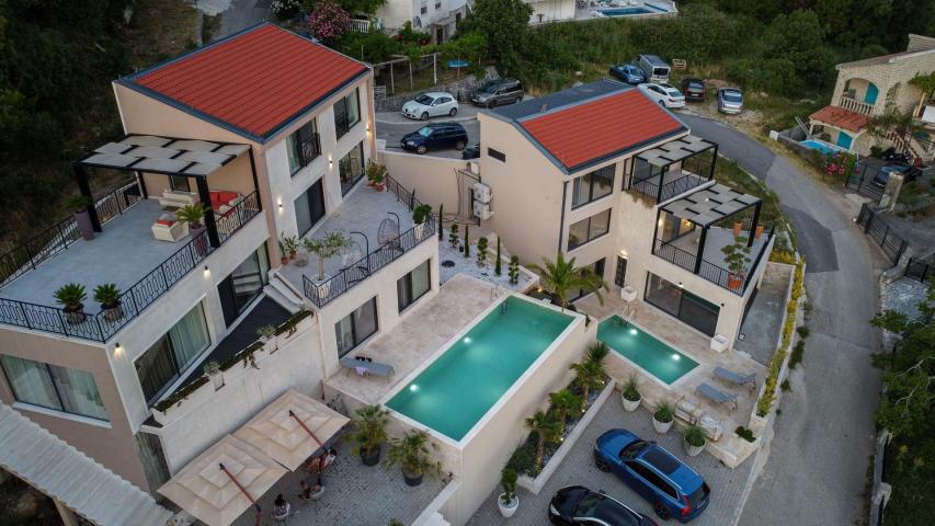 Prodaja luksuzne vile sa bazenom 257m2 i panoramskim pogledom na more– Kuljače, Budva