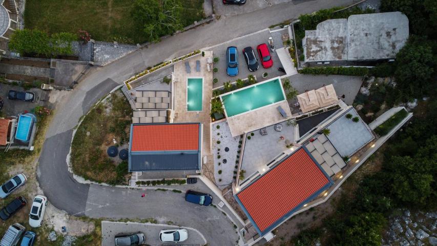 Prodaja luksuzne vile sa bazenom 257m2 i panoramskim pogledom na more– Kuljače, Budva