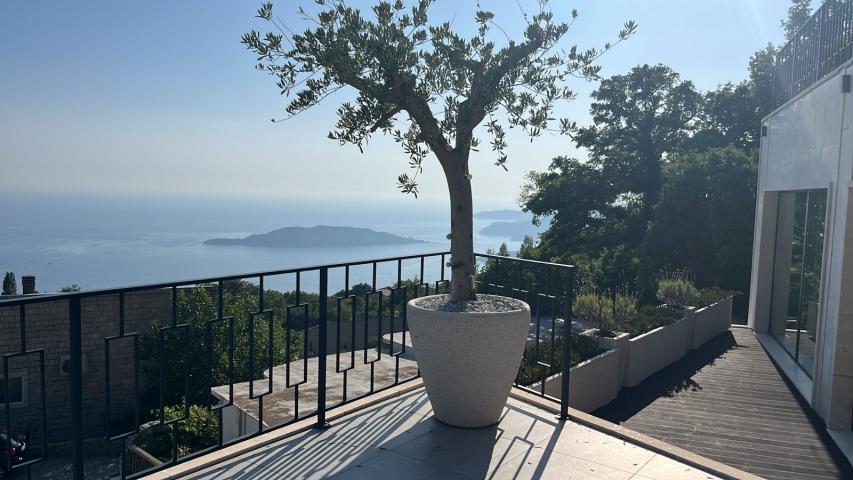 Prodaja luksuzne vile sa bazenom 257m2 i panoramskim pogledom na more– Kuljače, Budva