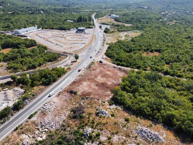 Prodaje se plac – odlična lokacija pored magistrale kod Barutane