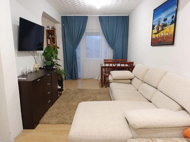 Dvojna Kuća sa dvorištem na prodaju u Baru (Polje)