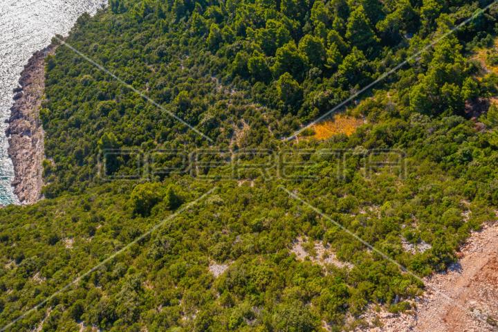 Zemljište, poljoprivredni potencijal u Potomju, 34.923 m2, Pelješac