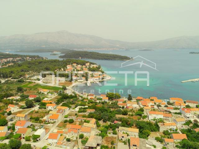 Građevinsko zemljište u Lumbardi s pogledom na more i blizinom plaža
