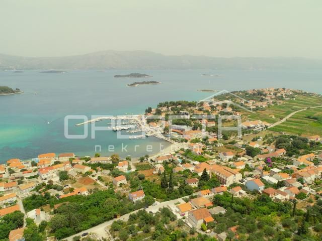 Građevinsko zemljište u Lumbardi s pogledom na more i blizinom plaža