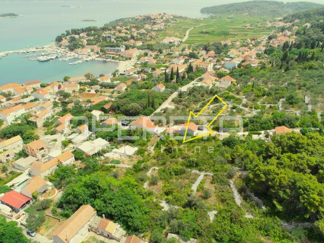 Građevinsko zemljište u Lumbardi s pogledom na more i blizinom plaža