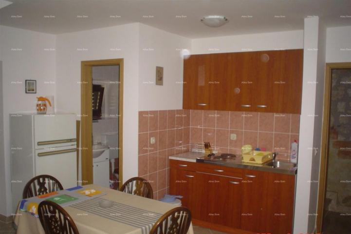Kuća Apartmanska kuća u centru Vrsara – 200 m od mora