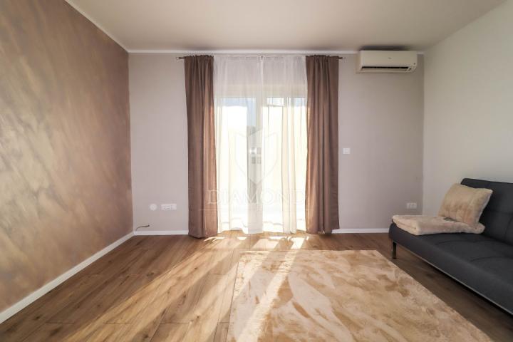 Rovinj, dvosoban stan sa balkonom na 100m od mora