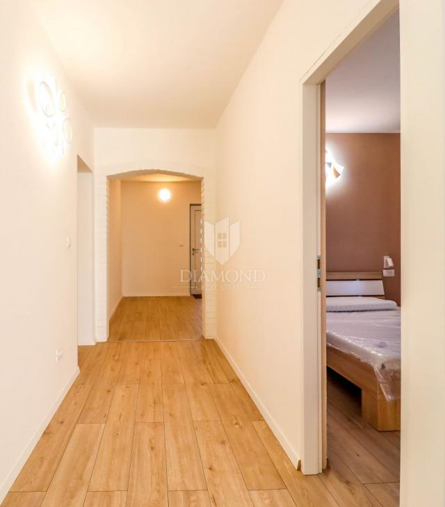 Rovinj, dvosoban stan sa balkonom na 100m od mora
