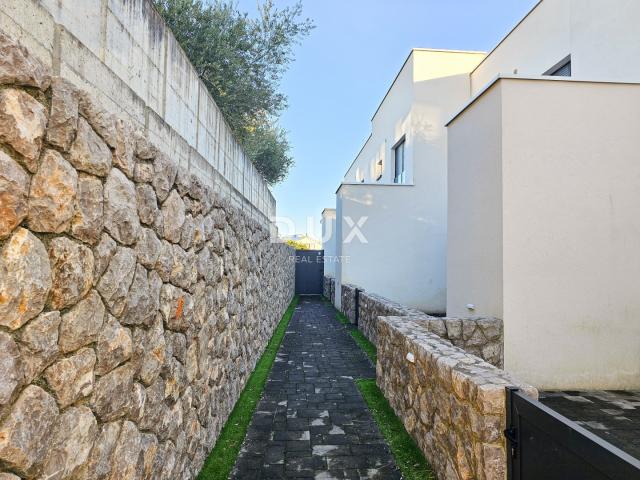 OTOK KRK - Nova prilika u gradu Krku! - Dvoetažni stan, vrhunska oprema, grijani bazen, privatni vrt
