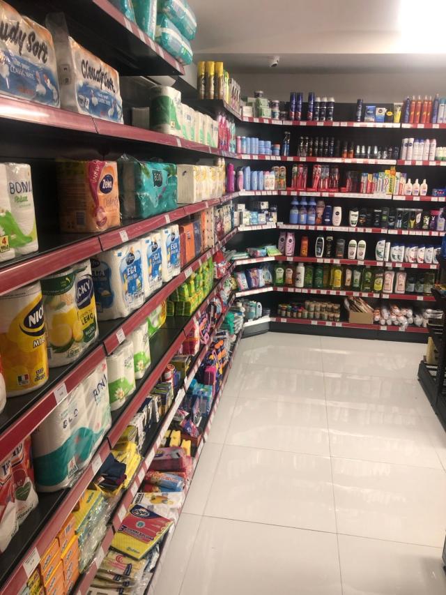 Izdaje se poslovni prostor 160m² – Kamenovo, pored magistrale | Opremljen za supermarket, (NA DUZI P