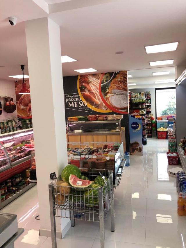 Izdaje se poslovni prostor 160m² – Kamenovo, pored magistrale | Opremljen za supermarket, (NA DUZI P