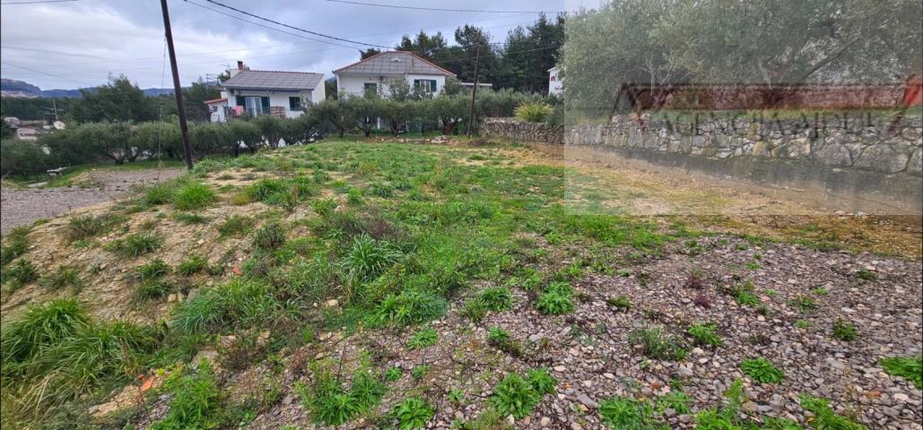 Solin najam građevinskog zemljišta 900 m2 + mogućnost gradnje