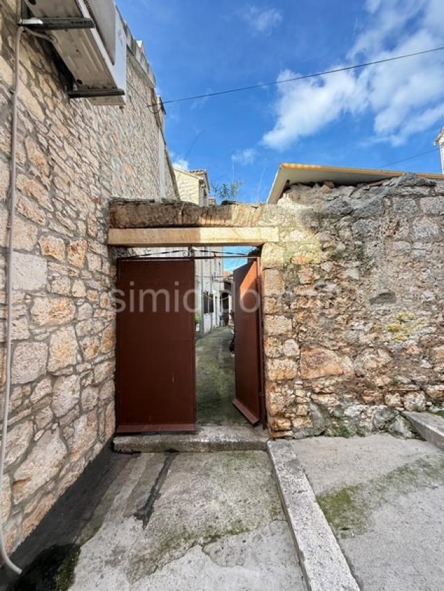 Kuća u samom centru Milne, Brač
