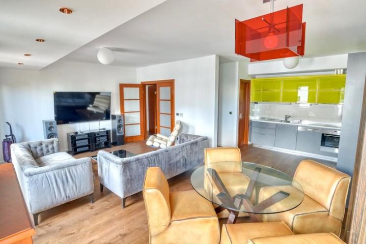 Dvosoban namješten stan, 90m2, Centar, Podgorica