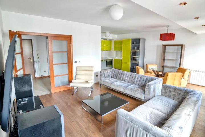 Dvosoban namješten stan, 90m2, Centar, Podgorica