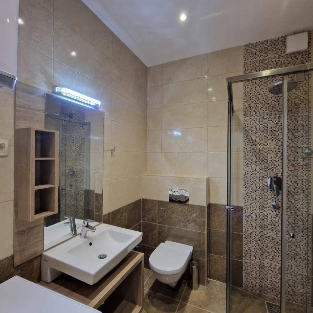 Nov luksuzan trosoban stan 152m² sa 3 terase i panoramskim pogledom na more-Petrovac, Budva