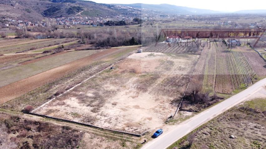 Imotski 11430 m2 građevinsko zemljište - novo u ponudi!