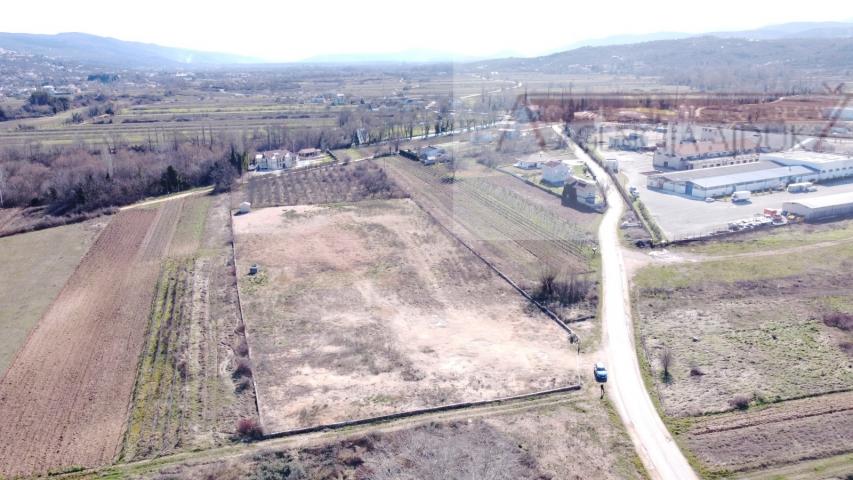 Imotski 11430 m2 građevinsko zemljište - novo u ponudi!