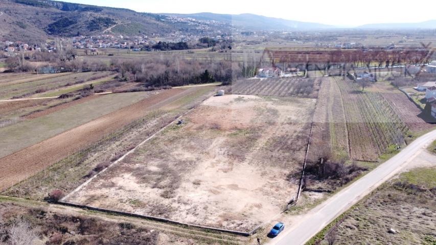 Imotski 11430 m2 građevinsko zemljište - novo u ponudi!