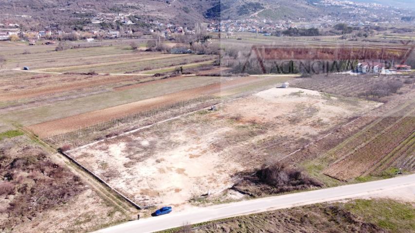 Imotski 11430 m2 građevinsko zemljište - novo u ponudi!