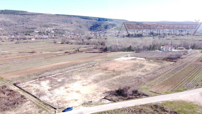 Imotski 11430 m2 građevinsko zemljište - novo u ponudi!