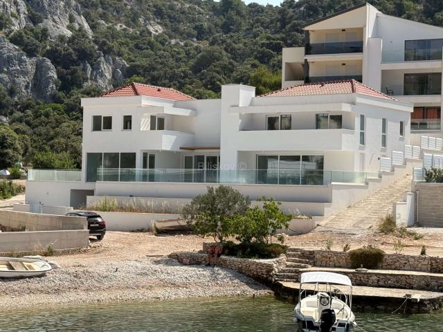 Prodaja, luksuzna villa 1. red do mora, Sevid