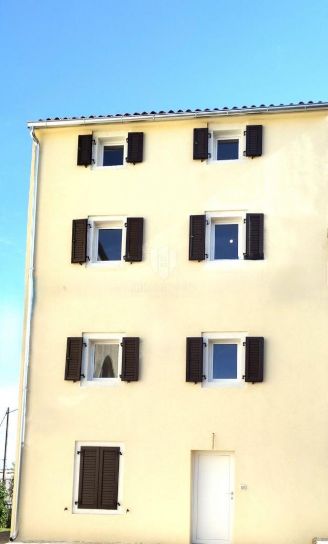 Kuća sa tri kata i prekrasnim pogledom na more - Višnjan (Poreč)