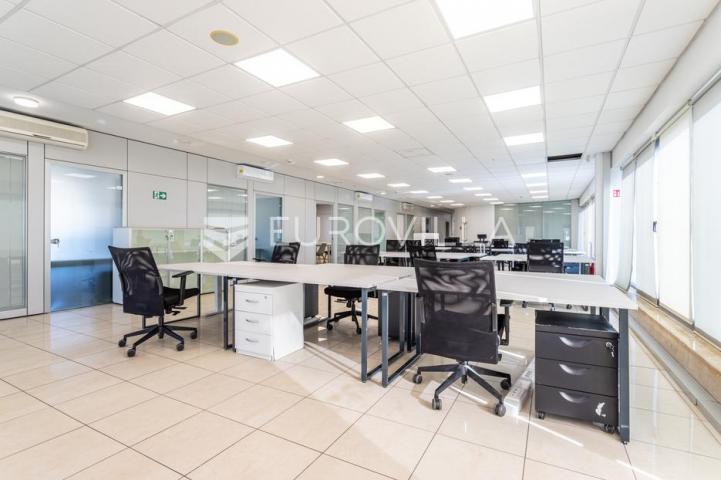 Split, prostran poslovni prostor površine 363,53 m²