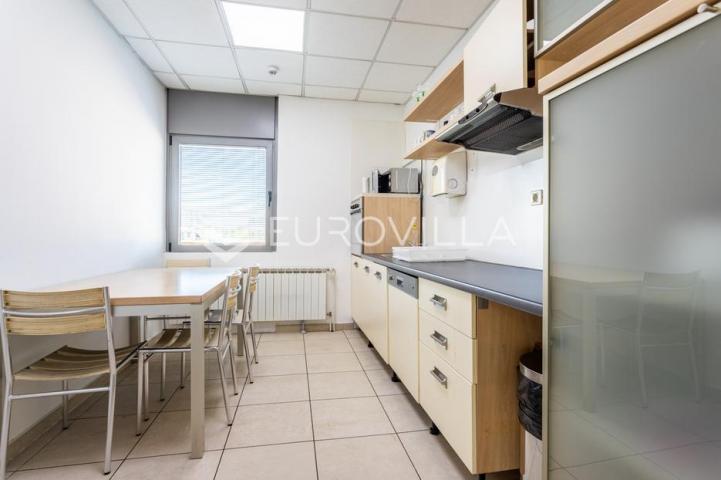 Split, prostran poslovni prostor površine 363,53 m²