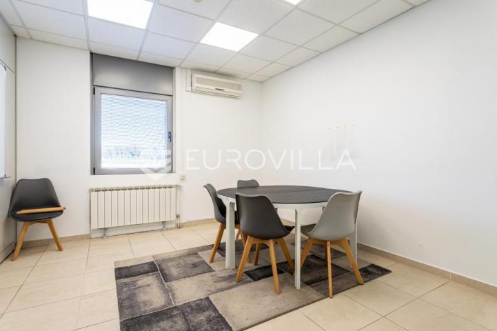 Split, prostran poslovni prostor površine 363,53 m²