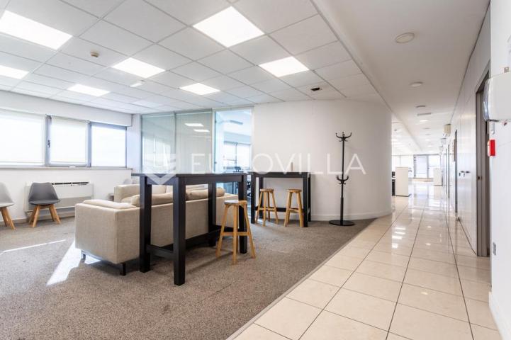 Split, prostran poslovni prostor površine 363,53 m²