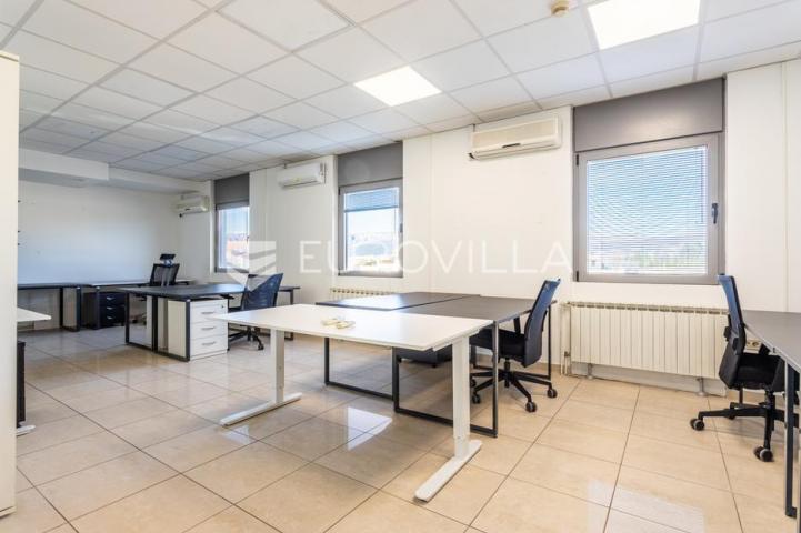 Split, prostran poslovni prostor površine 363,53 m²