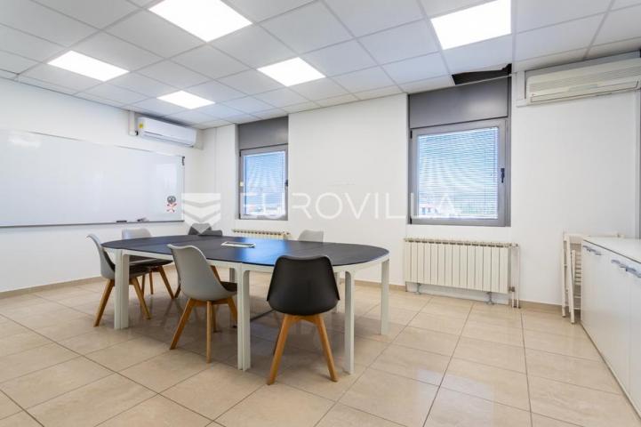 Split, prostran poslovni prostor površine 363,53 m²