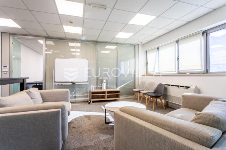 Split, prostran poslovni prostor površine 363,53 m²