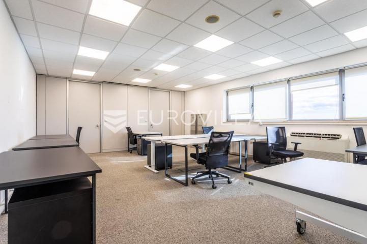 Split, prostran poslovni prostor površine 363,53 m²
