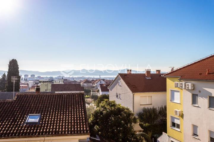 Zadar, Plovanija, moderan trosoban stan na izvrsnoj lokaciji