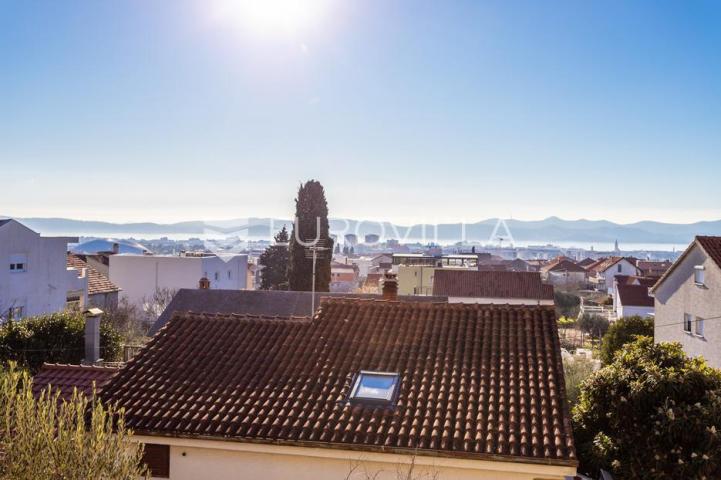 Zadar, Plovanija, moderan trosoban stan na izvrsnoj lokaciji